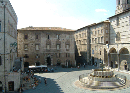 Centro di Perugia, Piazza IV Novembre